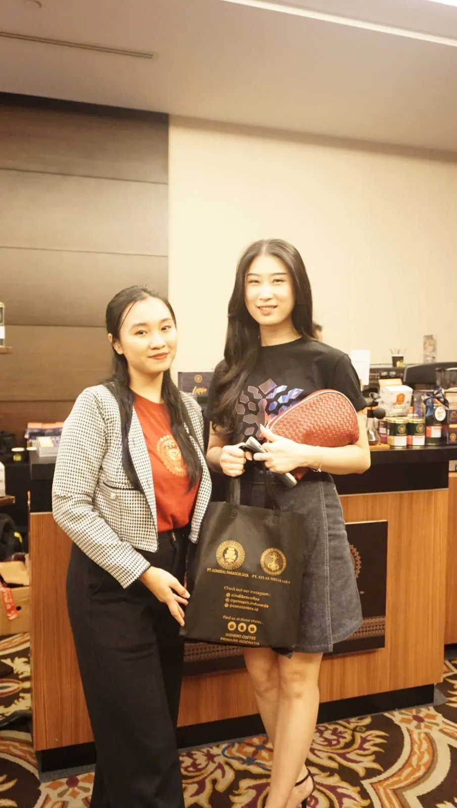 Cindy at an IHEAC and JIAVS event display